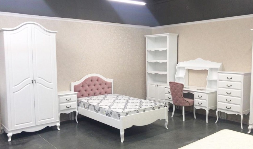 Кровать "Авиньон" с каретной стяжкой