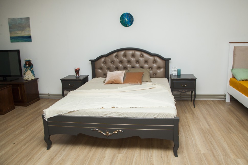 Кровать "Флоренция" с каретной стяжкой Кровать "Флоренция" с каретной стяжкой